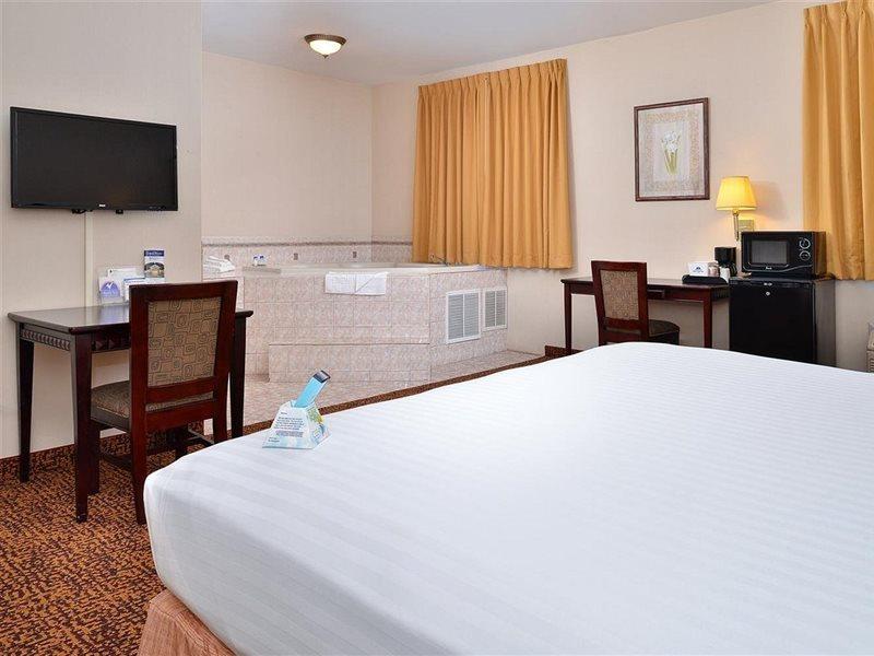 Americas Best Value Inn Westmorland Exterior photo