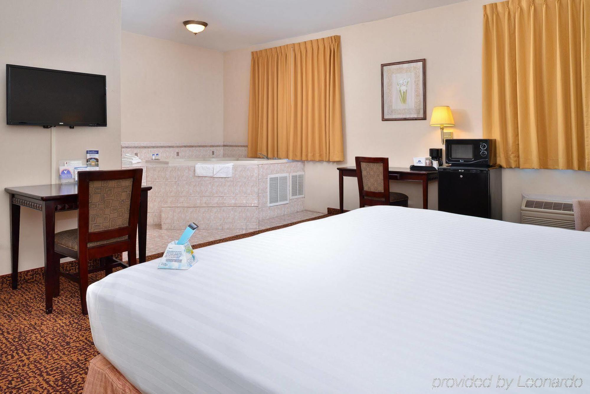 Americas Best Value Inn Westmorland Exterior photo