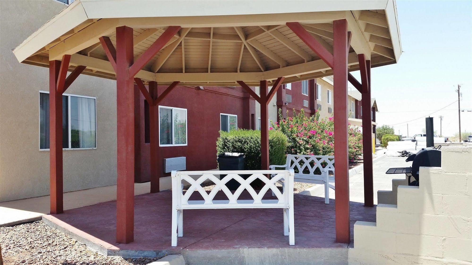 Americas Best Value Inn Westmorland Exterior photo